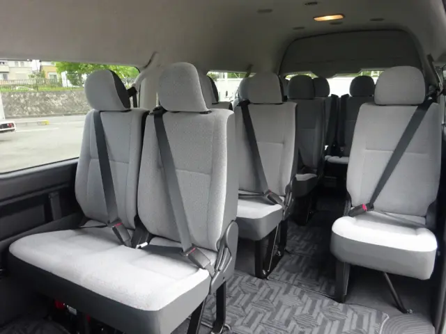 トヨタ ハイエースコミューター 3DF-GDH223B(2WD)の写真14