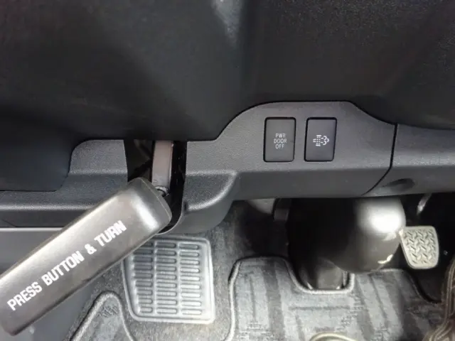 トヨタ ハイエースコミューター 3DF-GDH223B(2WD)の写真38