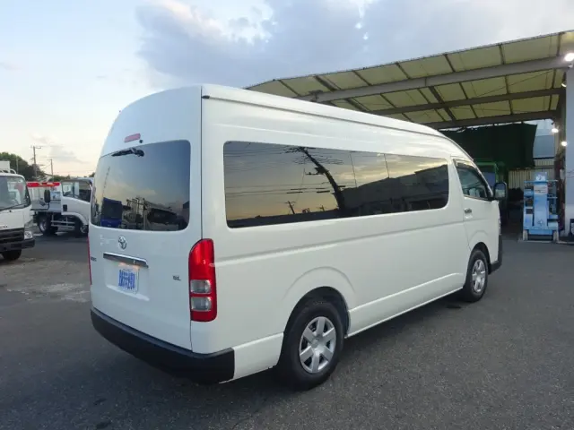 トヨタ ハイエースコミューター 3DF-GDH223Bの写真2