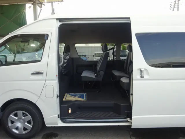 トヨタ ハイエースコミューター 3DF-GDH223Bの写真11