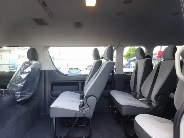 トヨタ ハイエースコミューター 3DF-GDH223Bの写真12