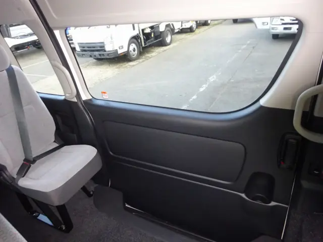 トヨタ ハイエースコミューター 3DF-GDH223Bの写真15