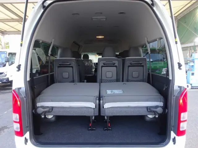 トヨタ ハイエースコミューター 3DF-GDH223Bの写真18