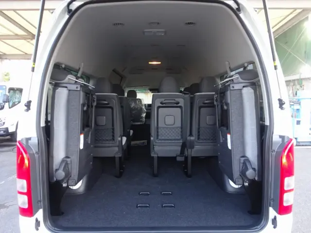 トヨタ ハイエースコミューター 3DF-GDH223Bの写真19