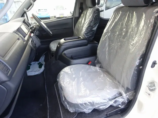 トヨタ ハイエースコミューター 3DF-GDH223Bの写真31