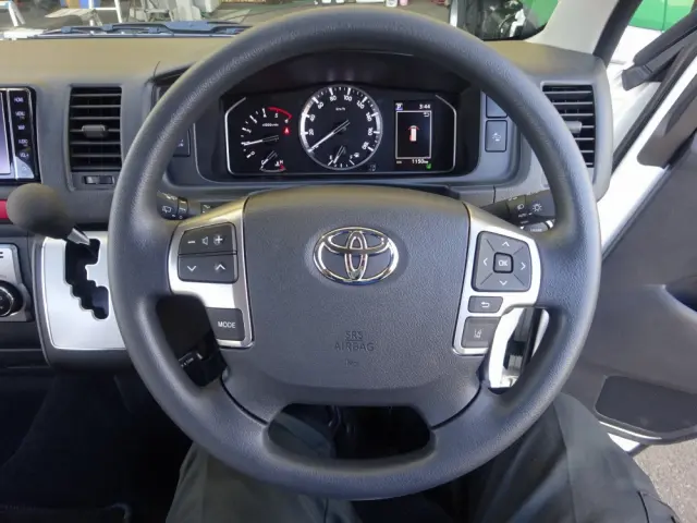 トヨタ ハイエースコミューター 3DF-GDH223Bの写真32