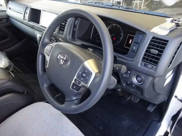 トヨタ ハイエースコミューター 3DF-GDH223Bの写真37