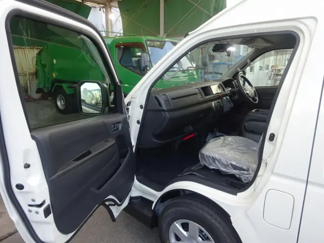 トヨタ ハイエースコミューター 3DF-GDH223Bの写真43