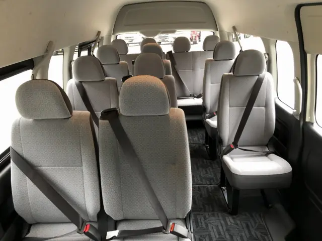 トヨタ ハイエースコミューター 3DF-GDH223B(2WD)の写真17