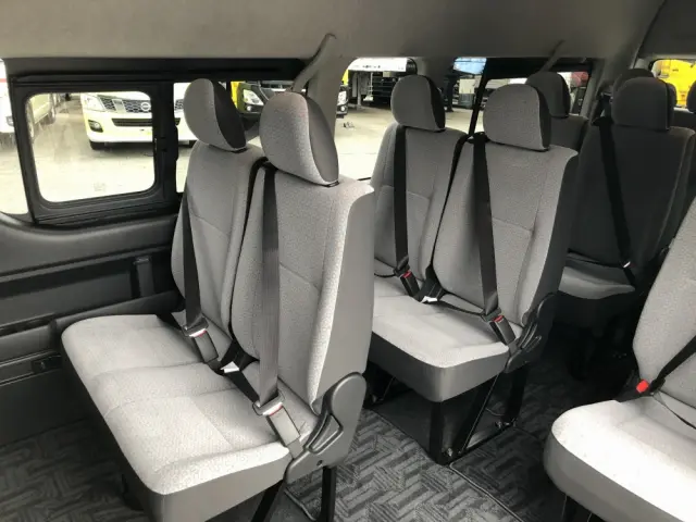 トヨタ ハイエースコミューター 3DF-GDH223B(2WD)の写真19