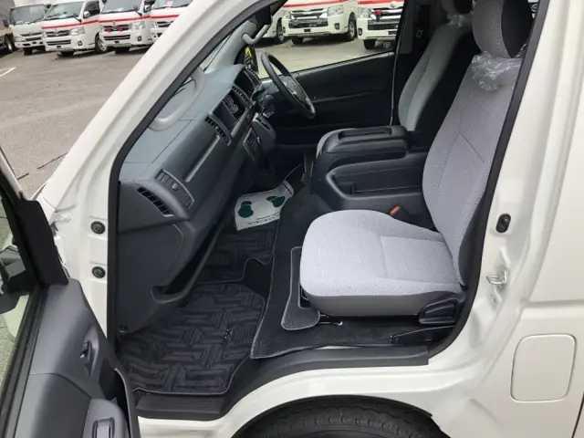 トヨタ ハイエースコミューター 3DF-GDH223B(2WD)の写真35