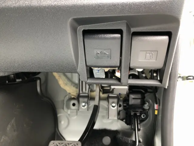 トヨタ ハイエースコミューター 3DF-GDH223B(2WD)の写真43