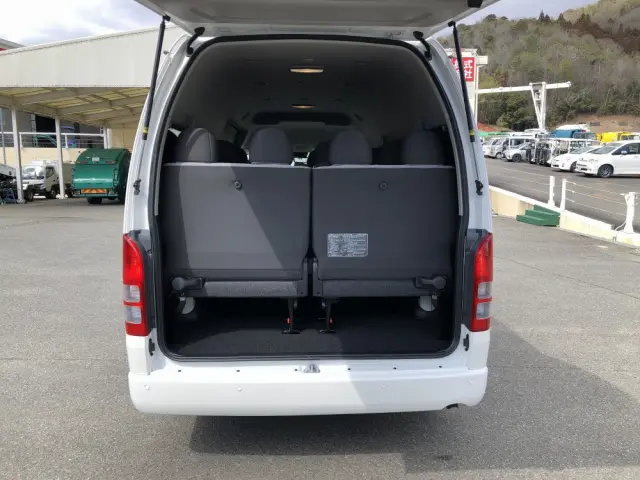 トヨタ ハイエースコミューター 3DF-GDH223B(2WD)の写真8