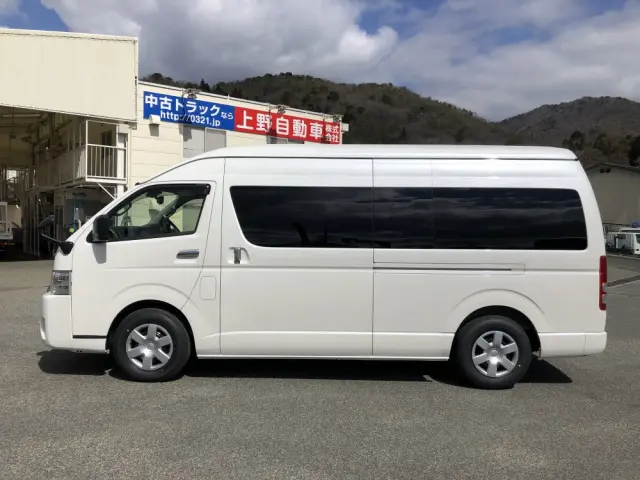 トヨタ ハイエースコミューター 3DF-GDH223B(2WD)の写真12