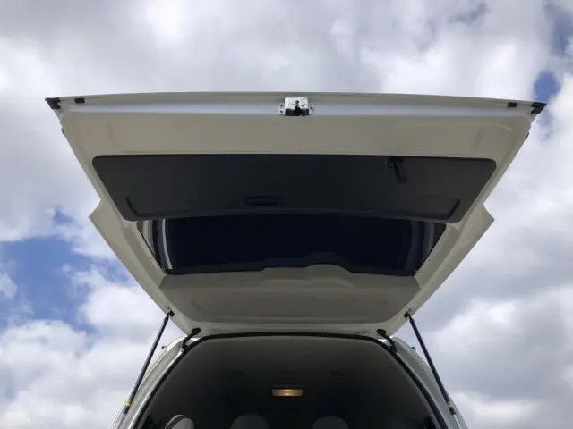 トヨタ ハイエースコミューター 3DF-GDH223B(2WD)の写真15