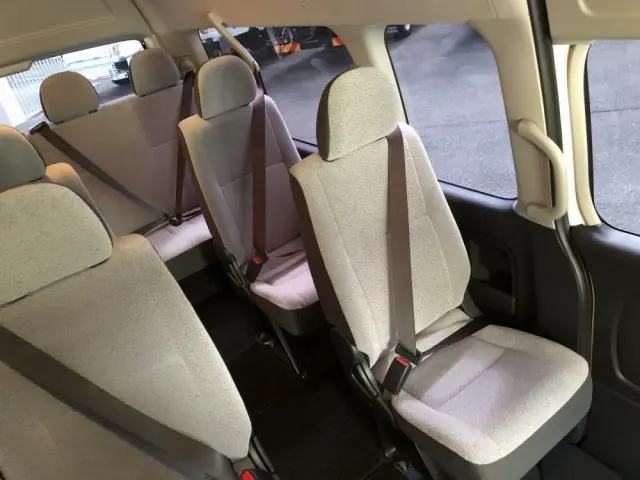 トヨタ ハイエースコミューター 3DF-GDH223B(2WD)の写真18