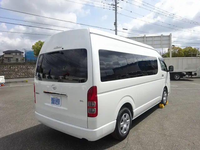 トヨタ ハイエースコミューター 3DF-GDH223B(2WD)の写真2