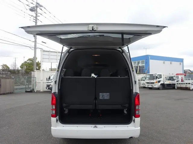 トヨタ ハイエースコミューター 3DF-GDH223B(2WD)の写真8