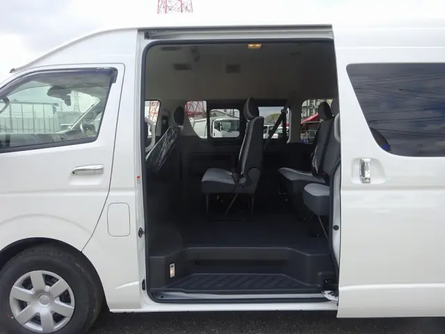 トヨタ ハイエースコミューター 3DF-GDH223B(2WD)の写真12