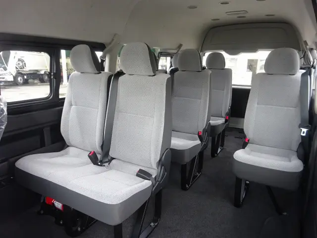 トヨタ ハイエースコミューター 3DF-GDH223B(2WD)の写真14