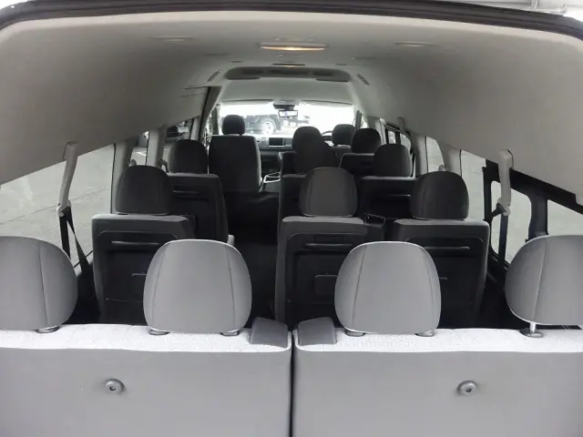 トヨタ ハイエースコミューター 3DF-GDH223B(2WD)の写真16