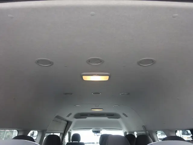 トヨタ ハイエースコミューター 3DF-GDH223B(2WD)の写真17