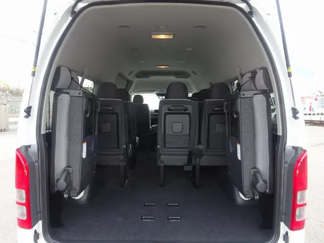 トヨタ ハイエースコミューター 3DF-GDH223B(2WD)の写真20
