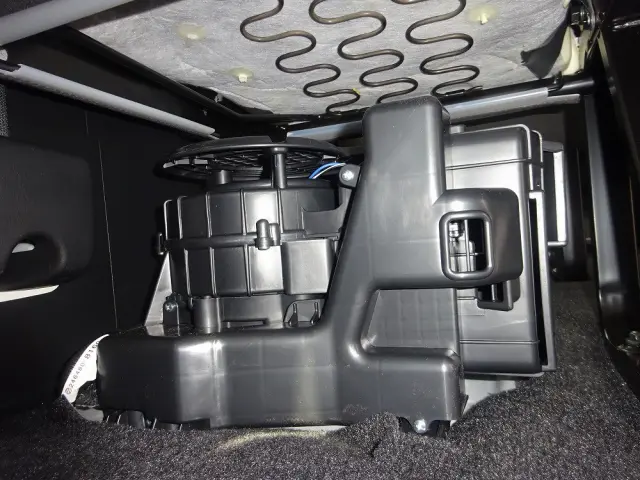 トヨタ ハイエースコミューター 3DF-GDH223B(2WD)の写真22