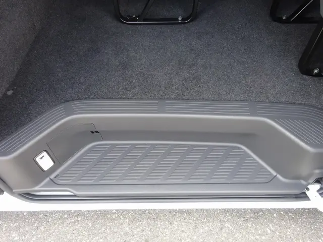 トヨタ ハイエースコミューター 3DF-GDH223B(2WD)の写真26