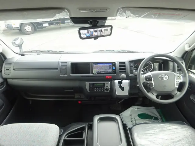 トヨタ ハイエースコミューター 3DF-GDH223B(2WD)の写真36