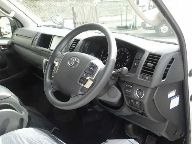 トヨタ ハイエースコミューター 3DF-GDH223B(2WD)の写真39
