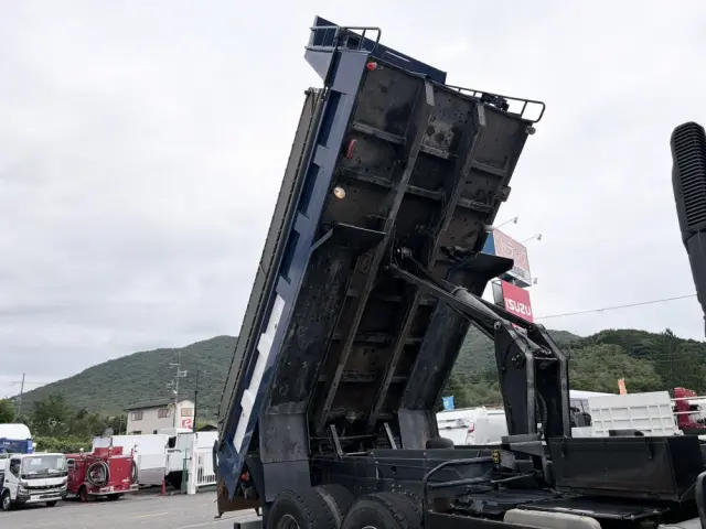 いすゞ ギガ QKG-CXZ77AT(6x4)の写真19