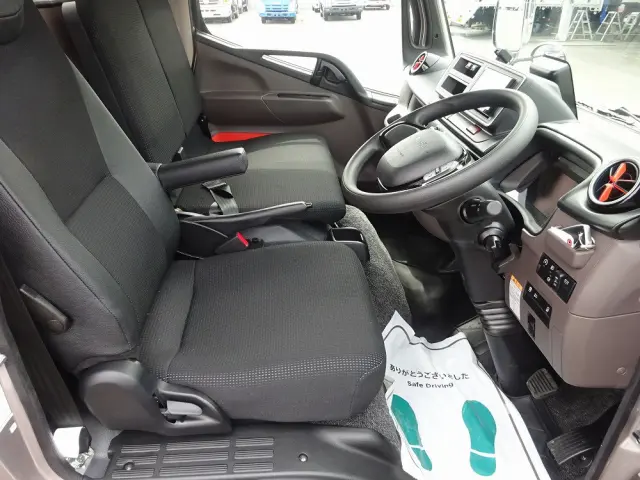 三菱 キャンター 2RG-FGA50(4WD)の写真4