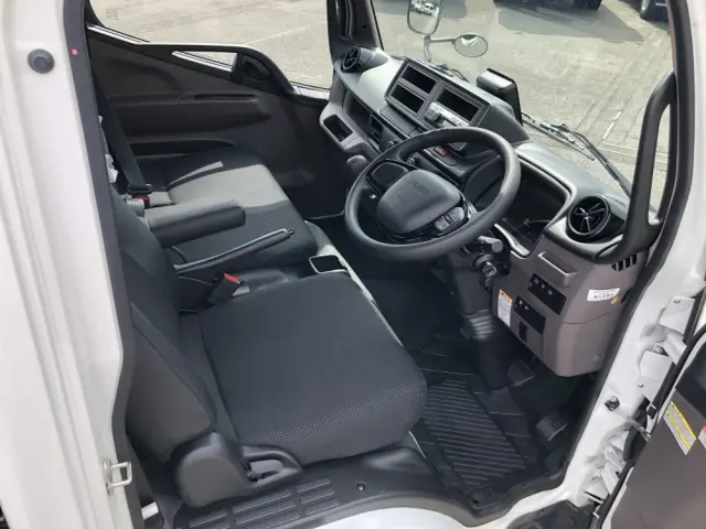 三菱 キャンター 2RG-FBAV0(2WD)の写真4
