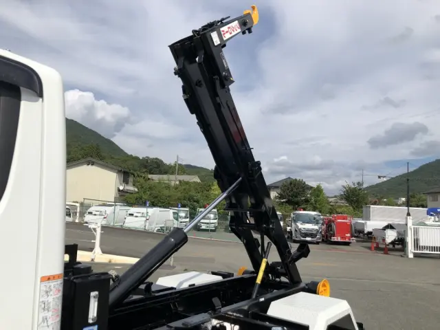 三菱 キャンター 2RG-FBAV0(2WD)の写真14