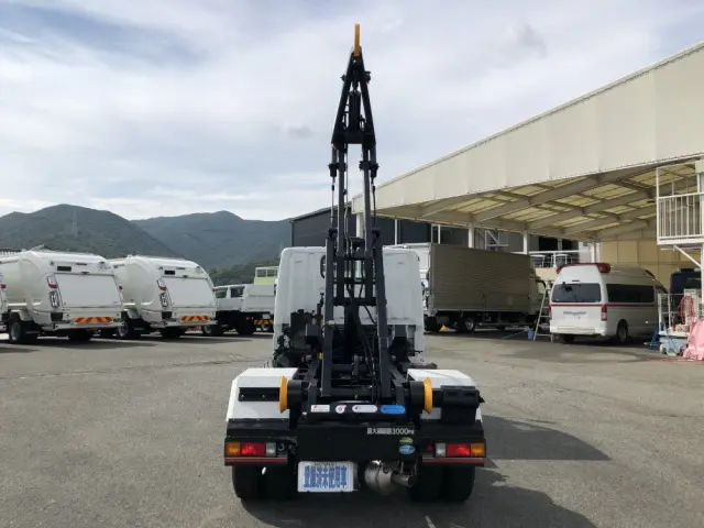三菱 キャンター 2RG-FBAV0(2WD)の写真15