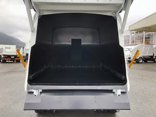 三菱 キャンター 2PG-FEB90(2WD)の写真8