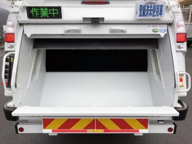 三菱 キャンター 2PG-FEB90(2WD)の写真13