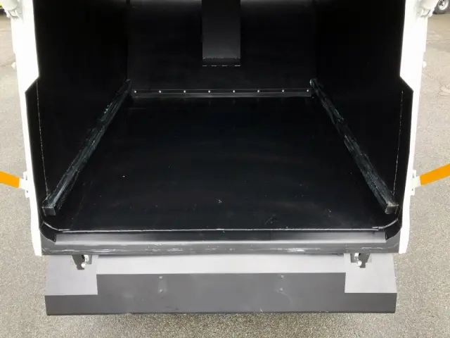 三菱 キャンター 2PG-FEB90(2WD)の写真18