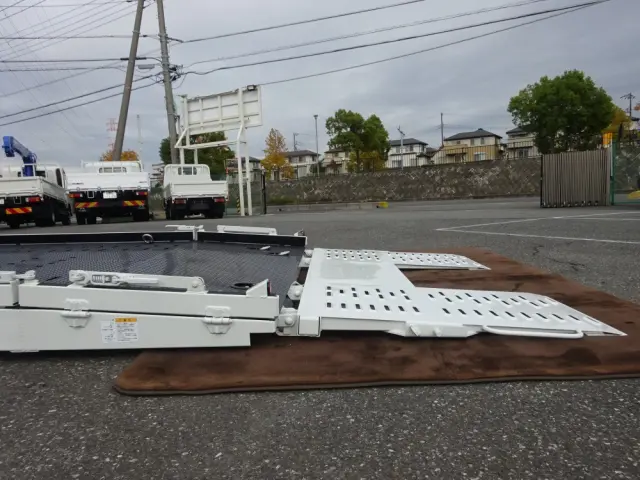 三菱 キャンター 2PG-FEB80(2WD)の写真15