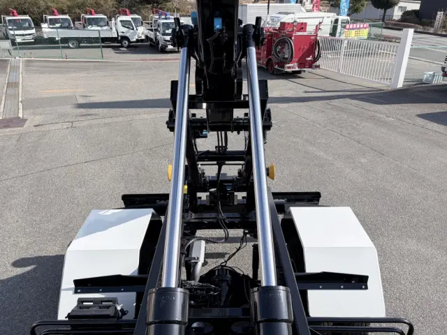 三菱 キャンター 2PG-FEB90(2WD)の写真17