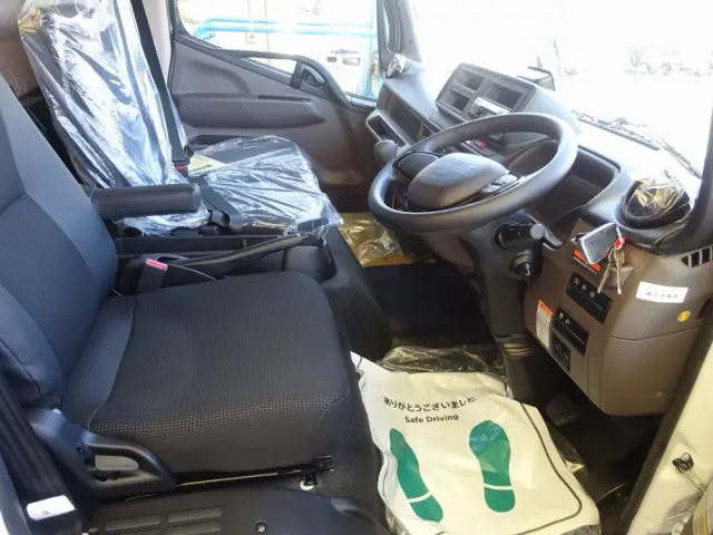 三菱 キャンター 2PG-FEB90(2WD)の写真4