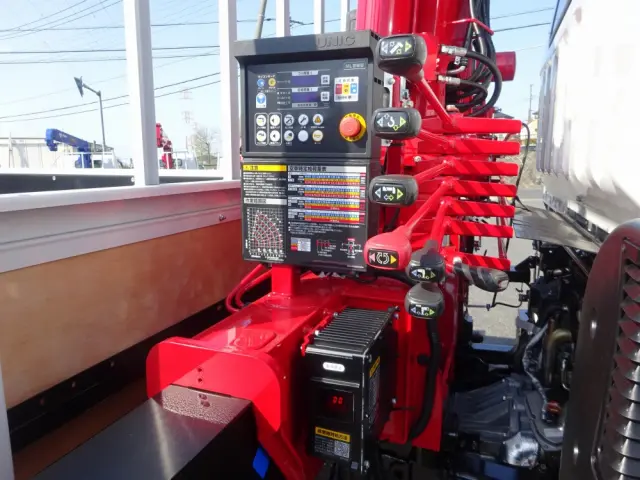 三菱 キャンター 2PG-FEB90(2WD)の写真18