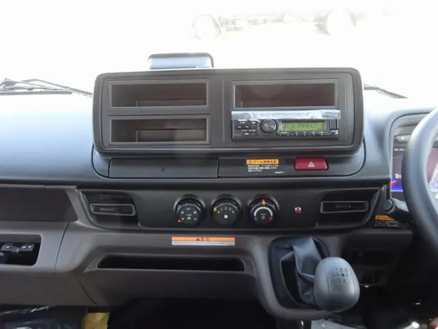 三菱 キャンター 2PG-FEB90(2WD)の写真38