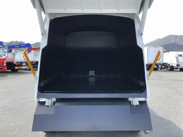 三菱 キャンター 2RG-FEAV0(2WD)の写真3