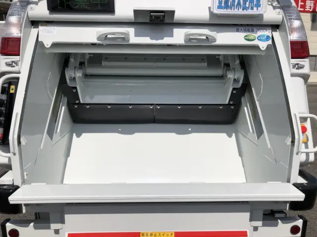 三菱 キャンター 2RG-FEAV0(2WD)の写真12