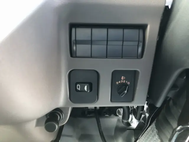 三菱 キャンター 2RG-FEAV0(2WD)の写真40