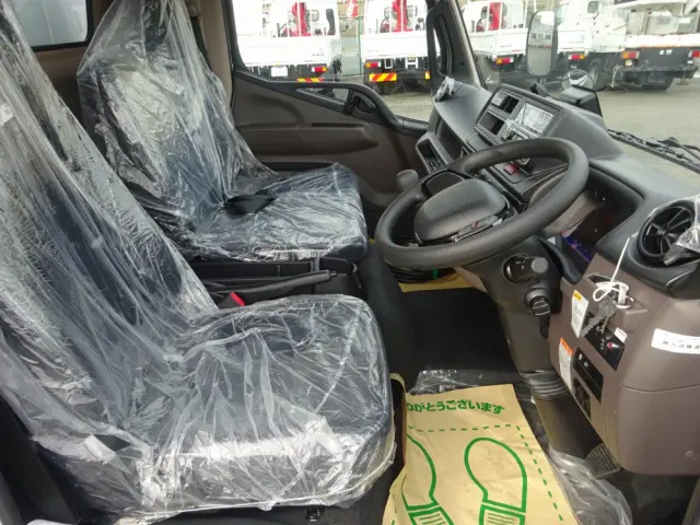 三菱 キャンター 2RG-FEB80(2WD)の写真4