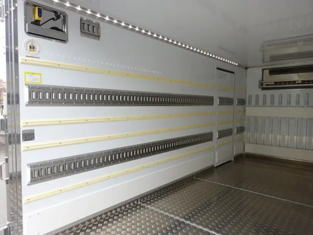 三菱 キャンター 2RG-FEB80(2WD)の写真14