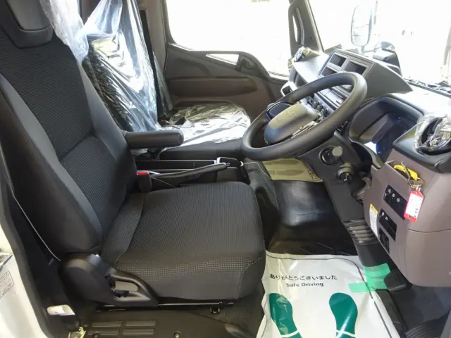 三菱 キャンター 2PG-FEB90(2WD)の写真4